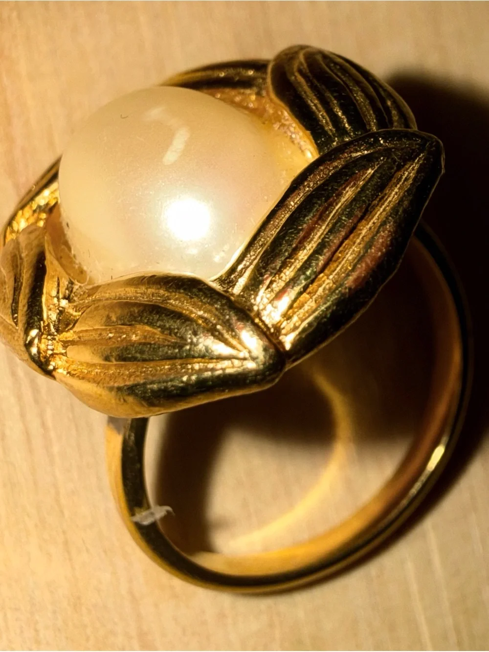 Vintage Gold-Tone Leaf & Faux Pearl Statement Cocktail Ring size Med to Lg